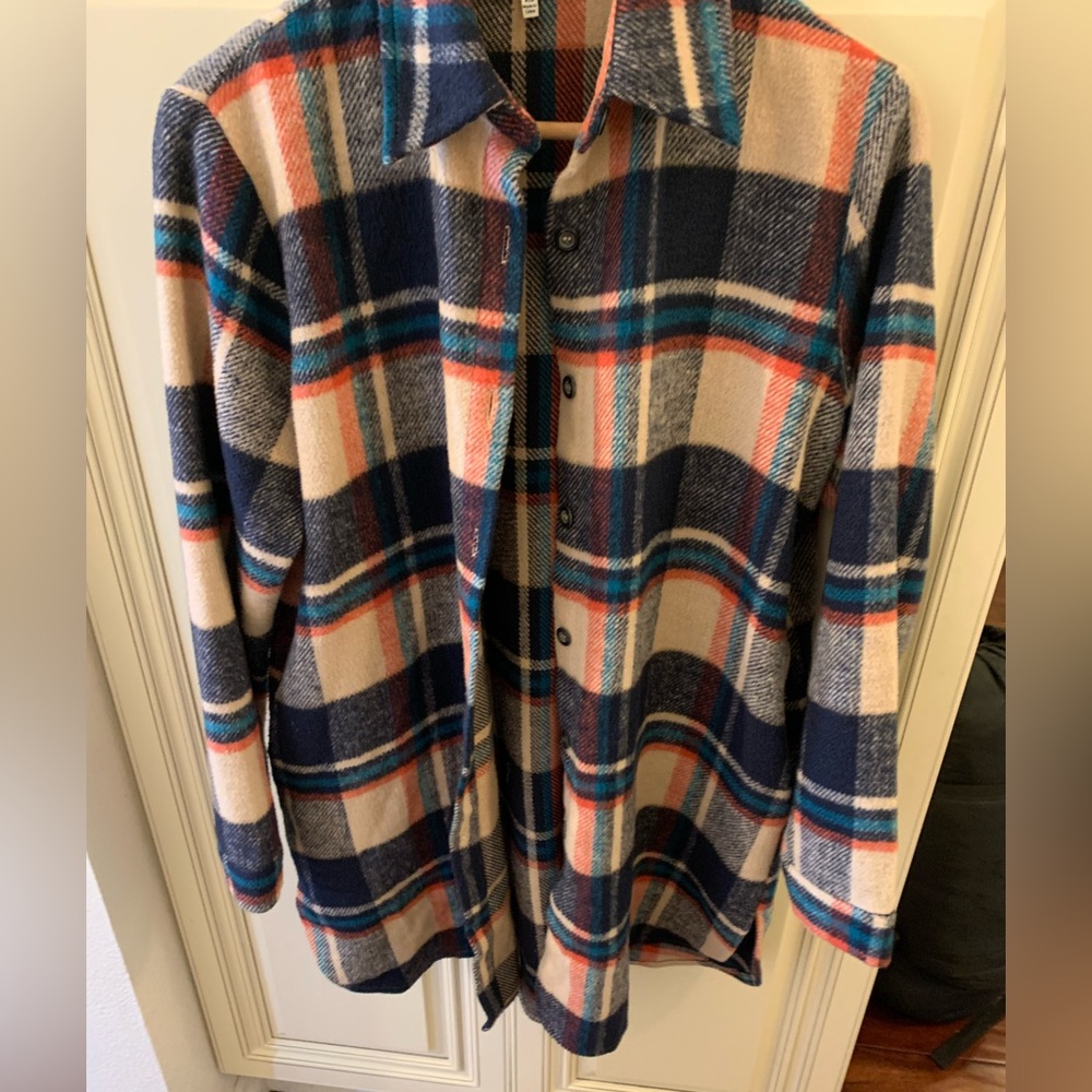 Long shacket, fuzzy tan blue plaid, with red orange stripe. Piling under-arm